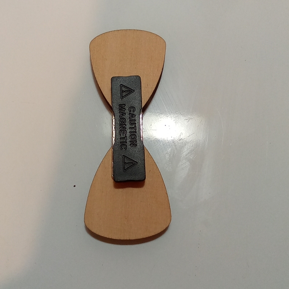 Wood Magnetic Bow Tie - Picture 2 of 2